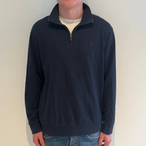 Ralph lauren half zip  - Ralph lauren piké | Skick: 9/10 | L | Fraktar via postnord eller instabox på köparens bekostnad | Hör av dig vid minsta fråga eller fundering! 