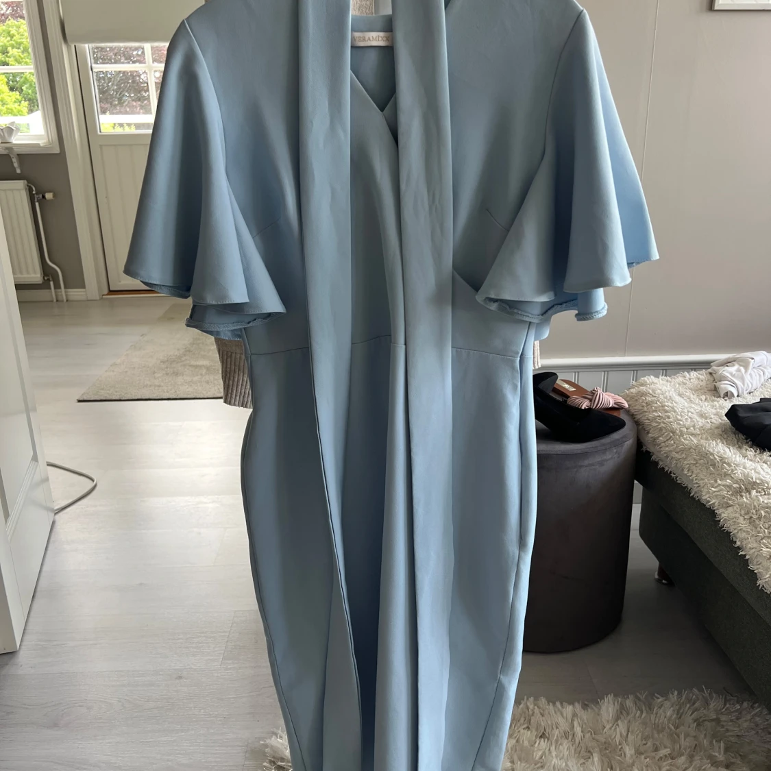 Ljusblå omlottklänning