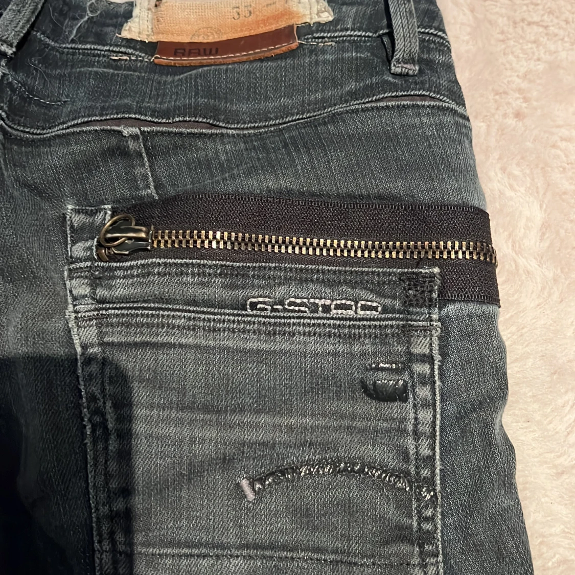 G-Star RAW svarta jeans med leoparddetalj