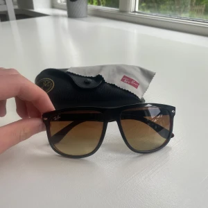 Rayban boyfriends - Riktigt stilrena och feta glajjor! Fint skick, allt medföljes! 