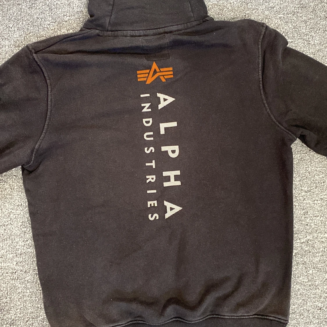 Svart hoodie Alpha Industries S - 1