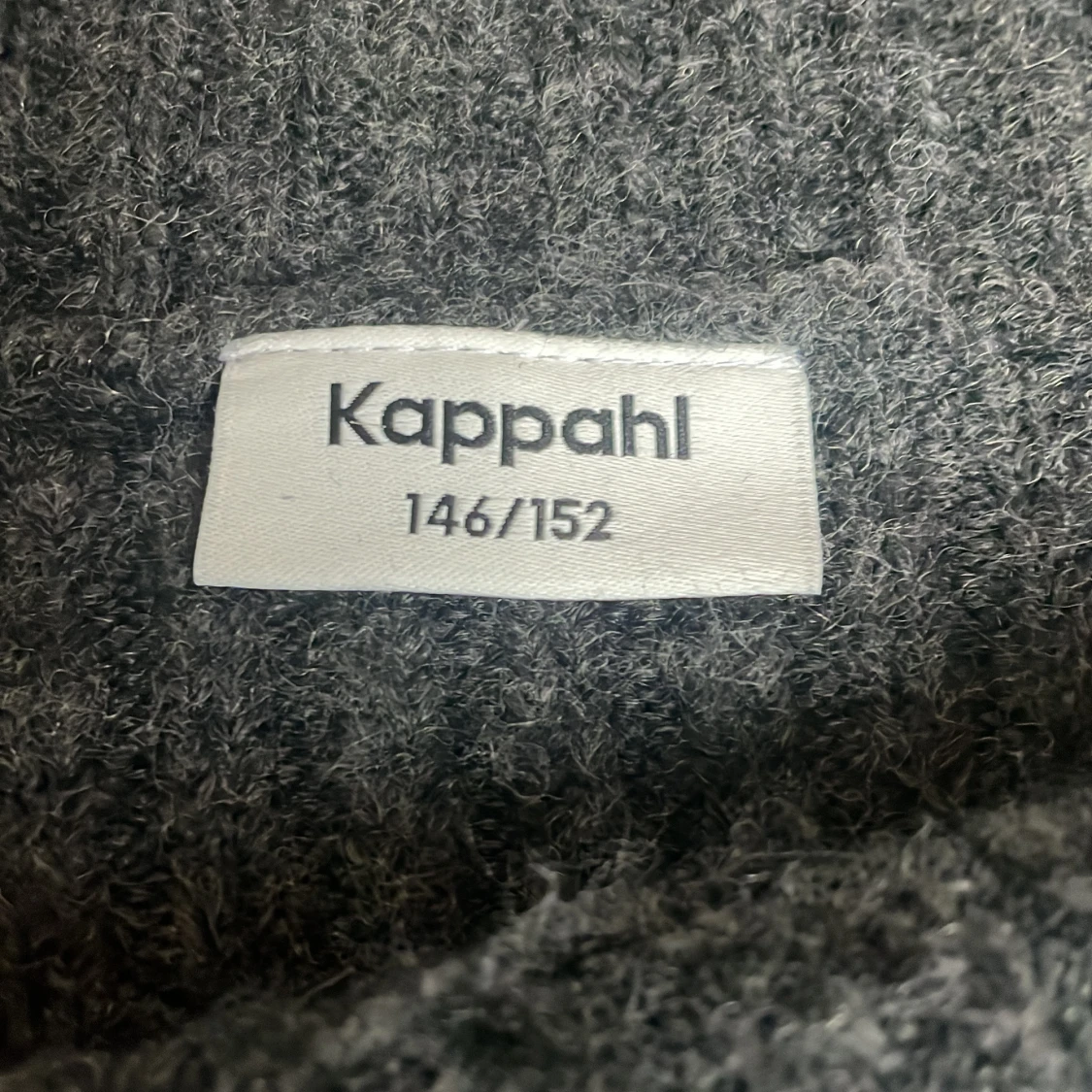 Mörkgrå ribbstickad tröja från Kappahl - 1