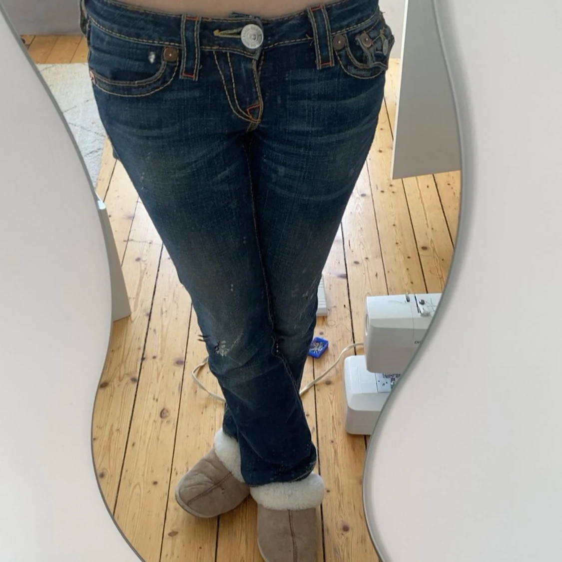 Mörkblå jeansbyxor från True Religion - 1