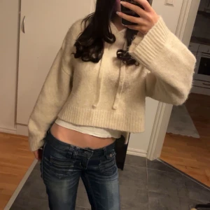 Stickad tröja  - Super snygg kort stickad tröja med luva, skriv för fler bilder💕