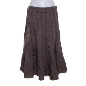 Kjol - Fantastiskt fin kjol som ligger snyggt på höfterna, men jag har aaalldeles för många… 🙊 ca 77 cm lång. Rekommenderar starkt!