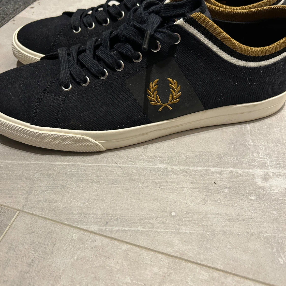 Mörkblå sneakers från Fred Perry - 2