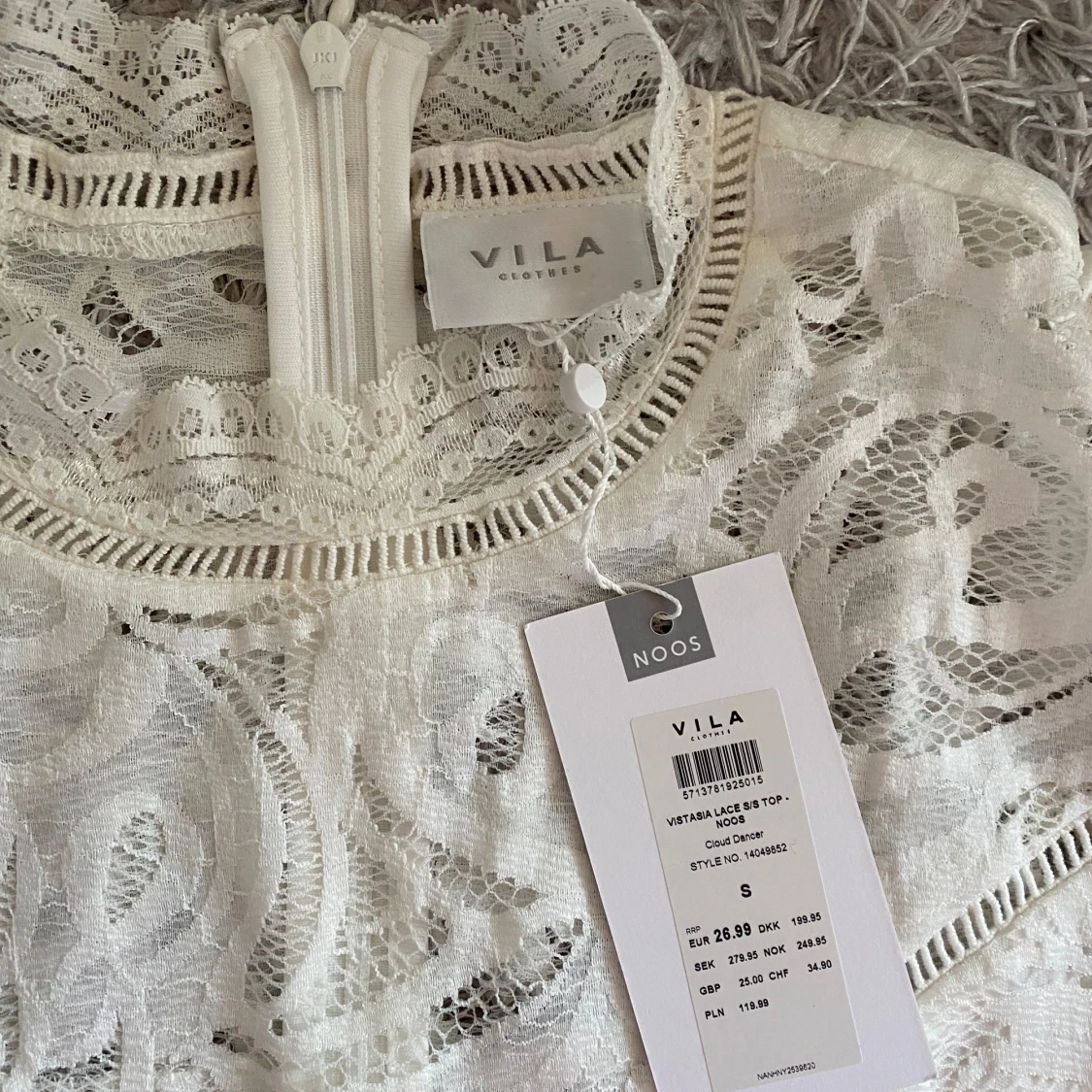 Vit spetsblus från VILA - 2