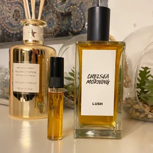 Chelsea Morning 5ml - OBS! Säljer parfymprov på fem ml av denna i glas sprayflaska / travelsize❣️Underbar sommardoft! Så himla god!🤤😋👌 Doftar som Super Milk fast mer intensiv, mer gourmand och mer butterscotch än Super Milk parfymen. För dig som älskar Super Milk hårlotion så kommer du avguda denna!💯😍 Håller länge ca 6-7 timmar minst. Lägg ett bud!🥰 Postar snabbt💌