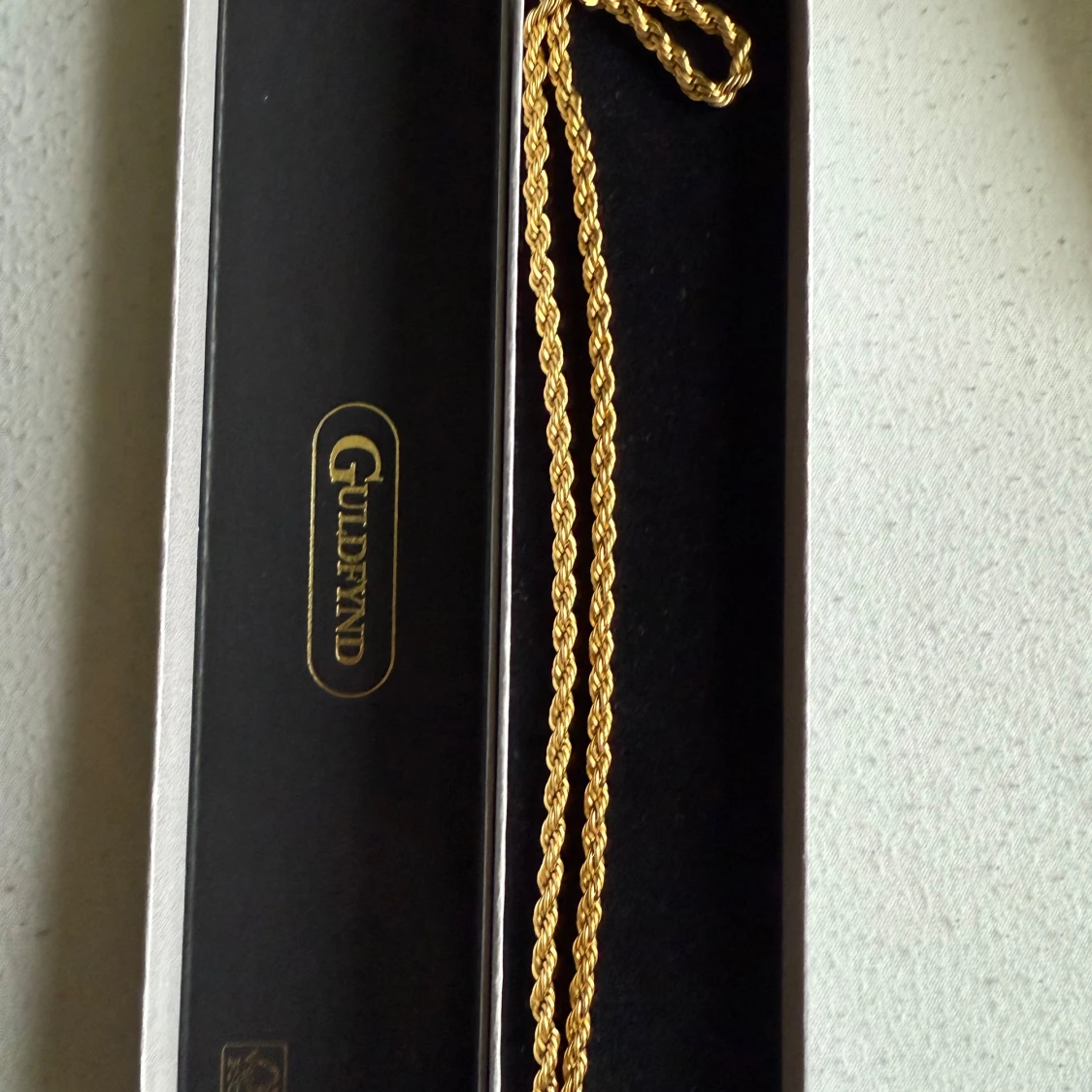 Guldfärgat halsband från Guldfynd