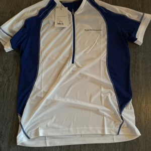 Peak tröja oanvänd - Peak tröja i strecth material med dragkedja