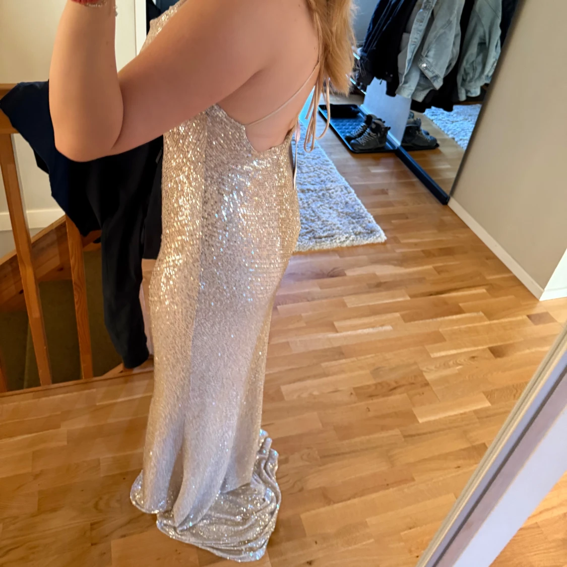 Glittrig balklänning  - 1