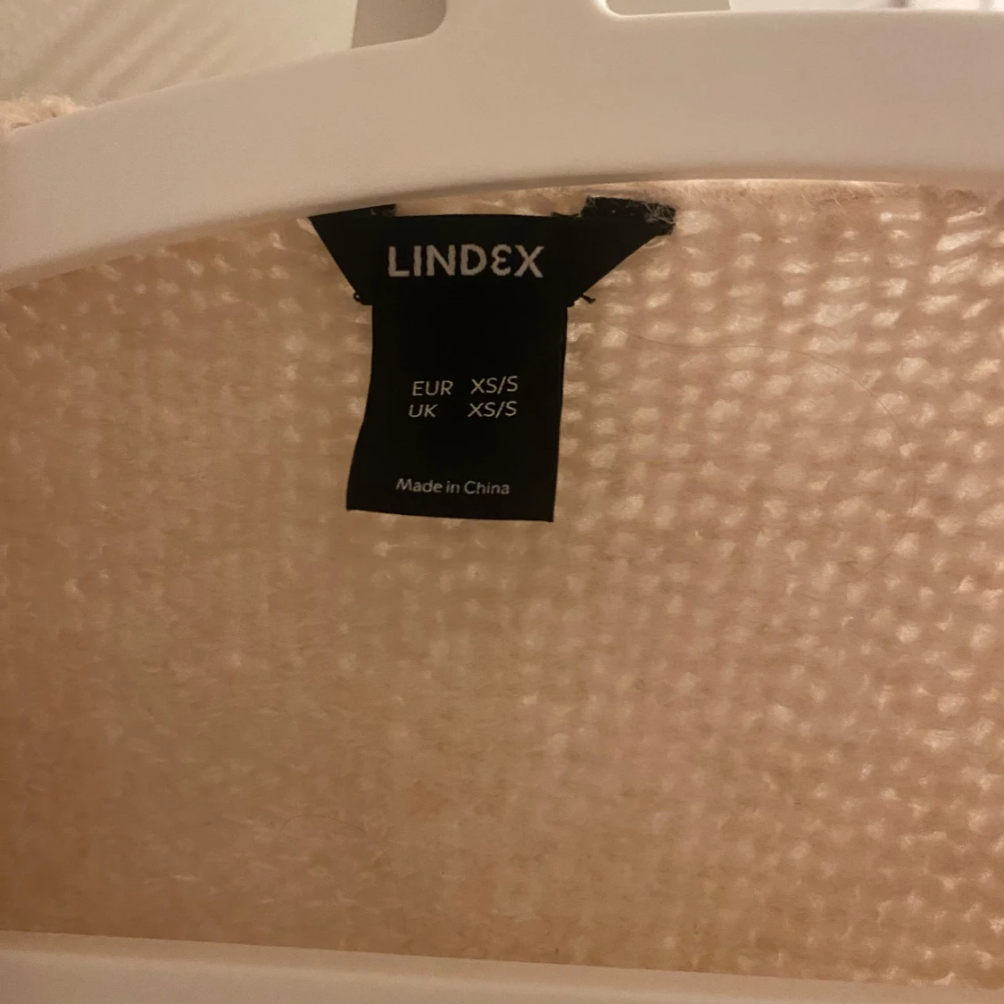 Beige fluffig kofta från Lindex - 1