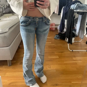Miss me bootcut jeans  - Super snygga miss me jeans som är i bootcut, använda få gånger 🩷 midja 37 innerbenslängd 76