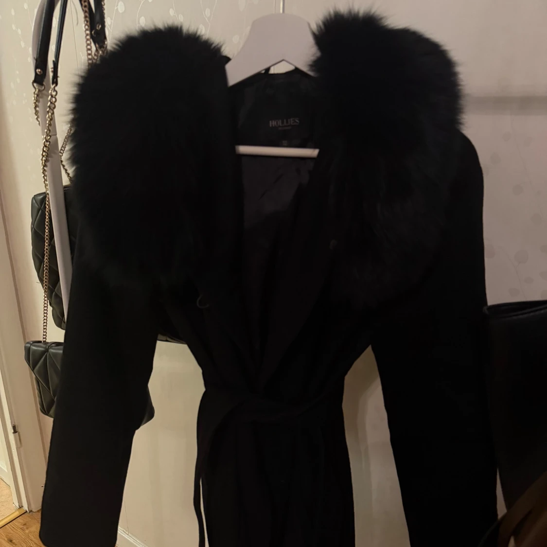 Svart kappa Hollies  - 1