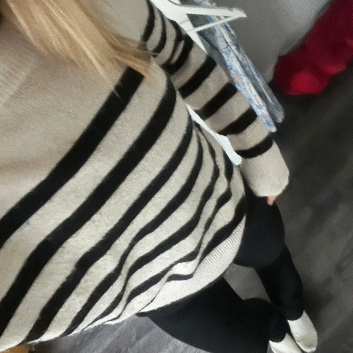 Beige och svart randig stickad tröja från H&M - 1