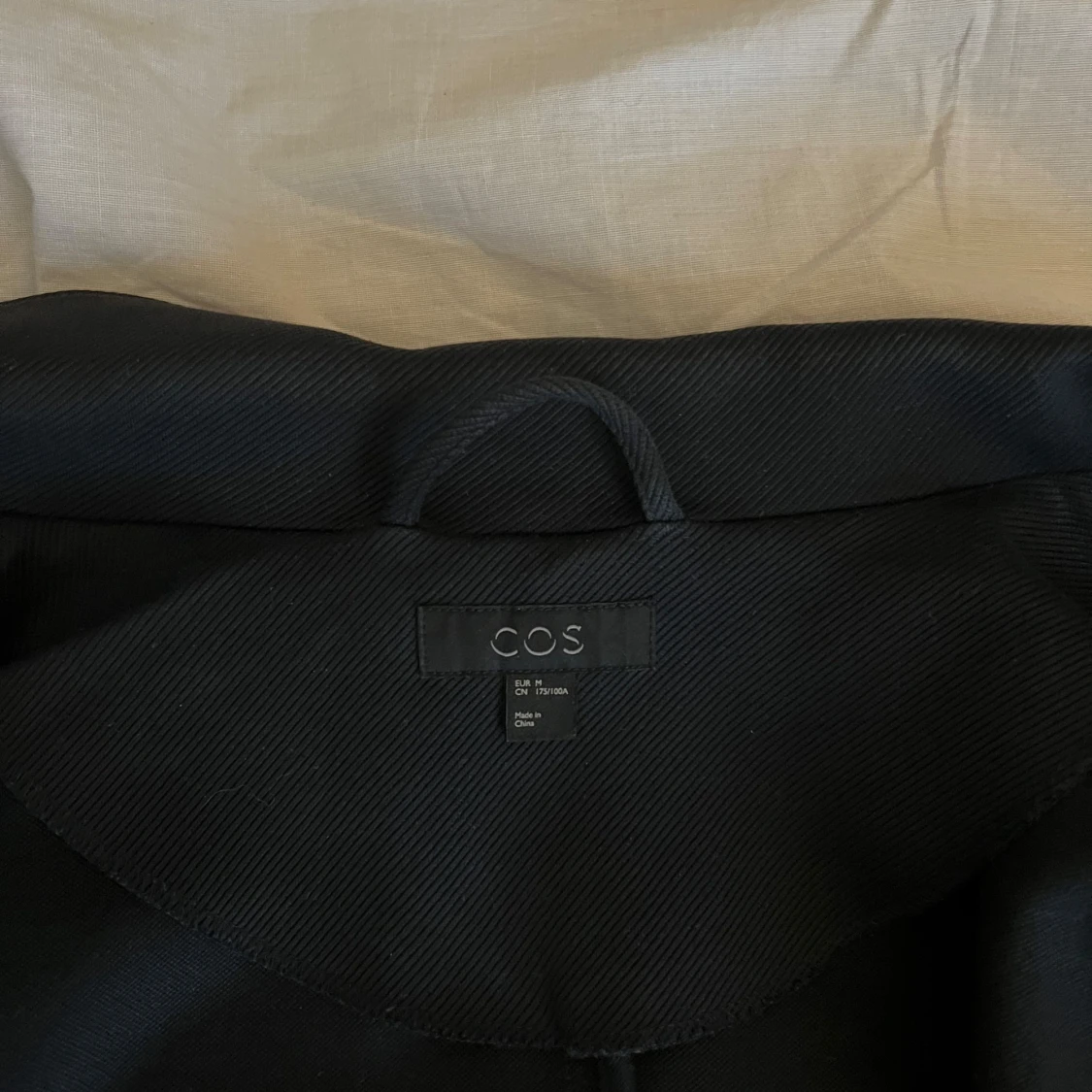 Mörkblå overshirt från COS - 2