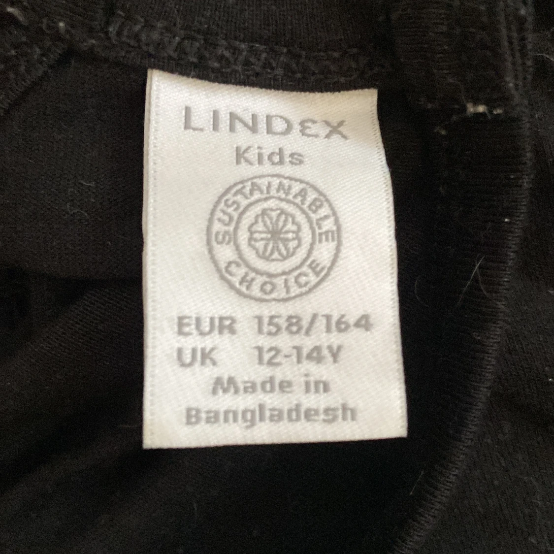 Svart smockad linnetopp från Lindex - 2