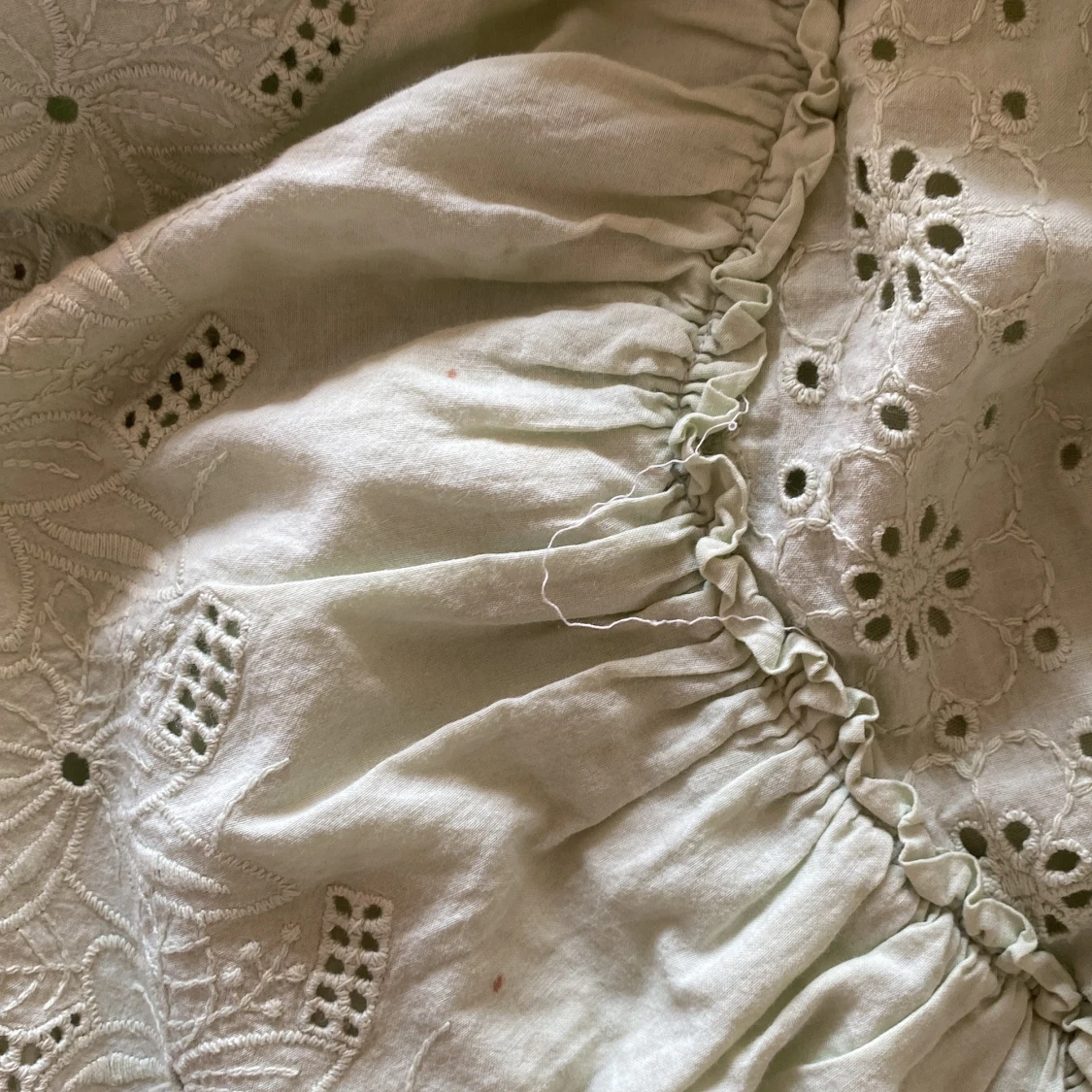 Ljusgrön broderad kjol från Zara - 3