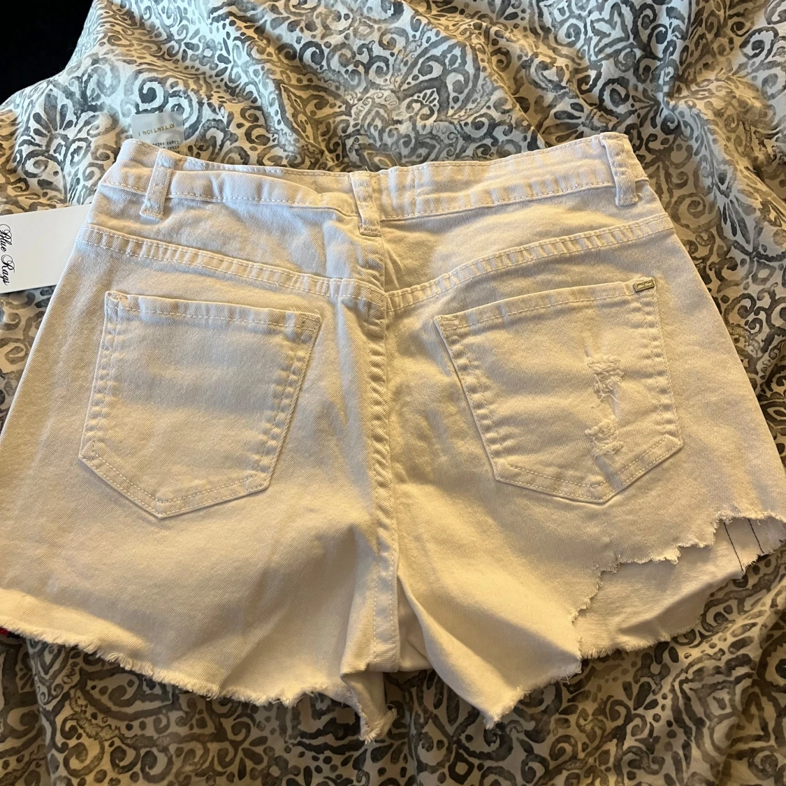 Vit jeansshorts med röd detalj Blue Rags - 1