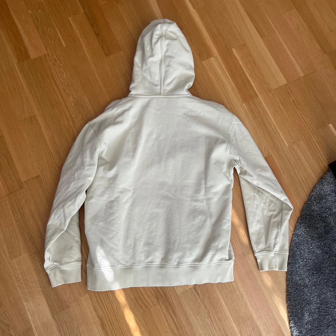 Beige hoodie från arket - 2