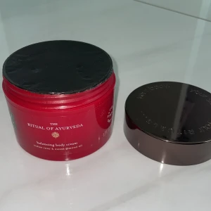 Rituals Ayurveda Body Cream 200ml - Balancing body cream från Rituals, The Ritual of Ayurveda. Perfekt för dig som gillar doftande och återfuktande hudvård. Ordinariepris: 229kr