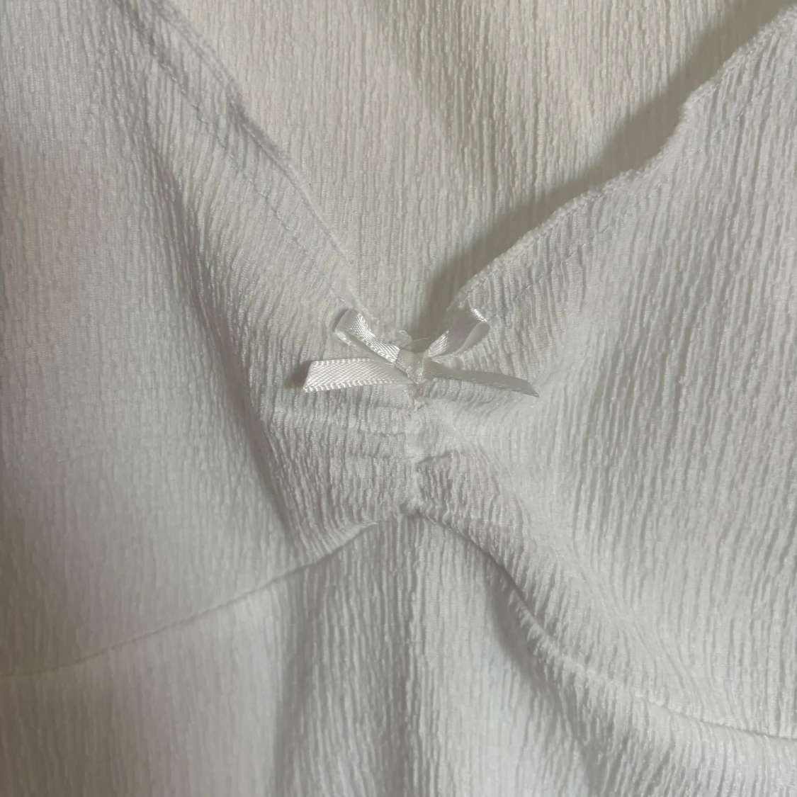 Vit linnetopp med rosett från H&M - 1