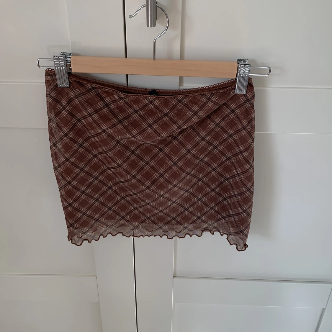 Brun rutig kortkjol från H&M Divided - 1