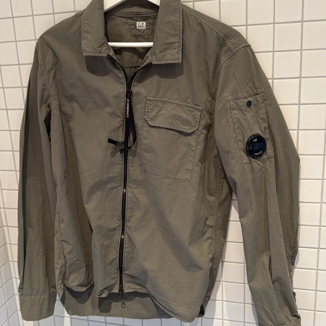 C.P. Company overshirt i beige bomull
