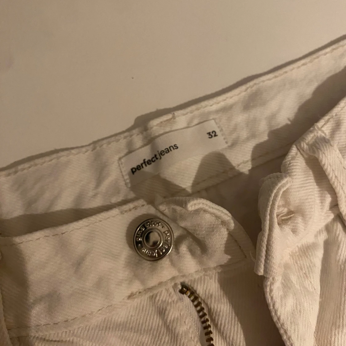 Vita låg midjade jeansshorts  - 2