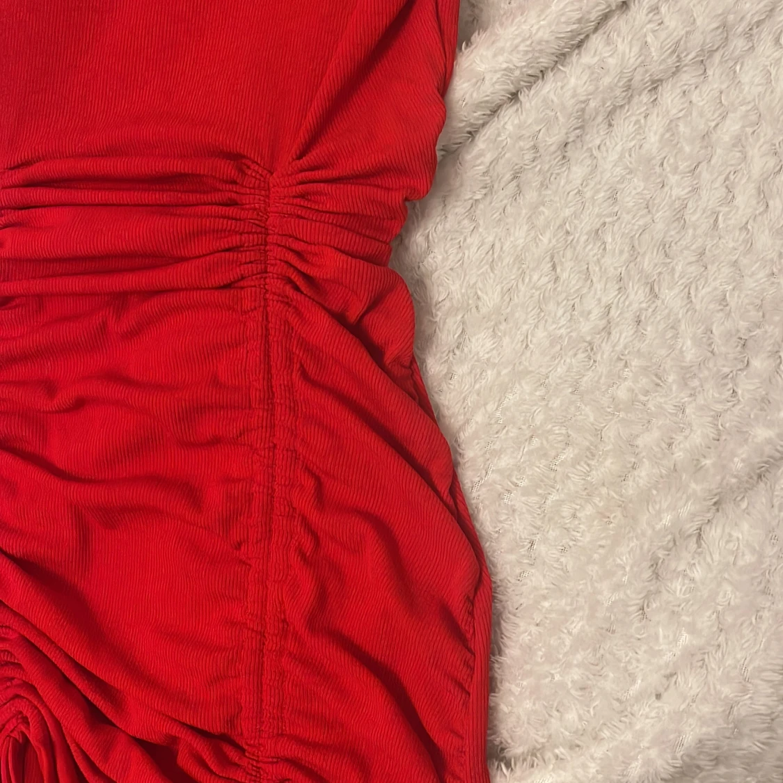 Röd kortklänning med snörning - 1