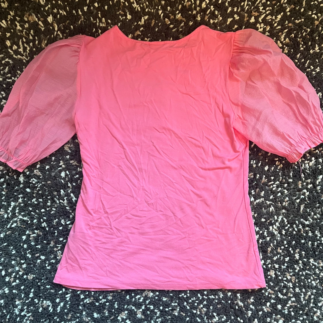 Rosa topp med puffärmar - 3