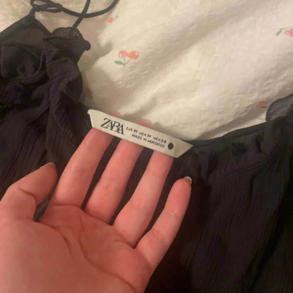 Svart volangig snörad topp från Zara - 2
