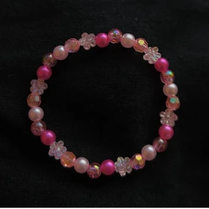 Armband - ARMBAND, 40:- 💖🌸💕💞  Omkretsen på min handled: 16 cm Omkrets på armband: 16 cm (passar mig)