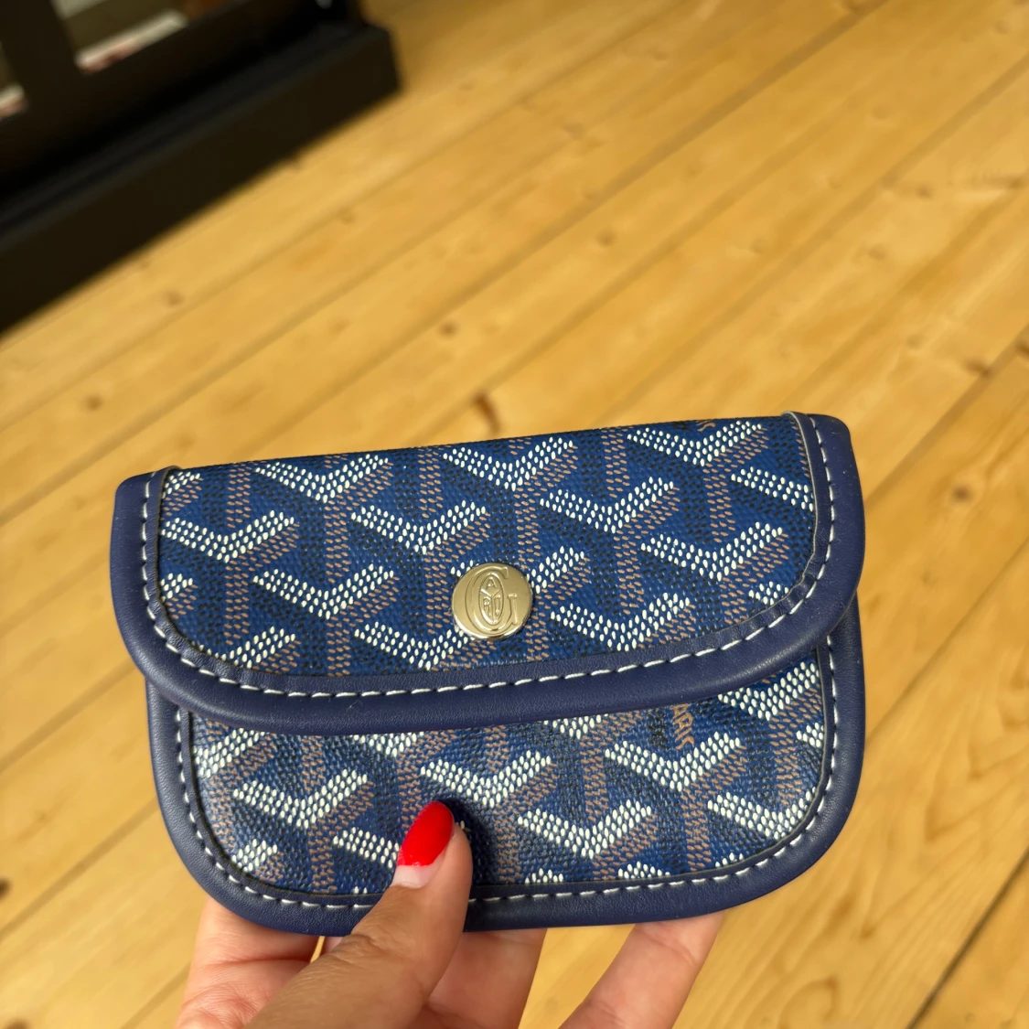 Blå  handväska med mönster - 3