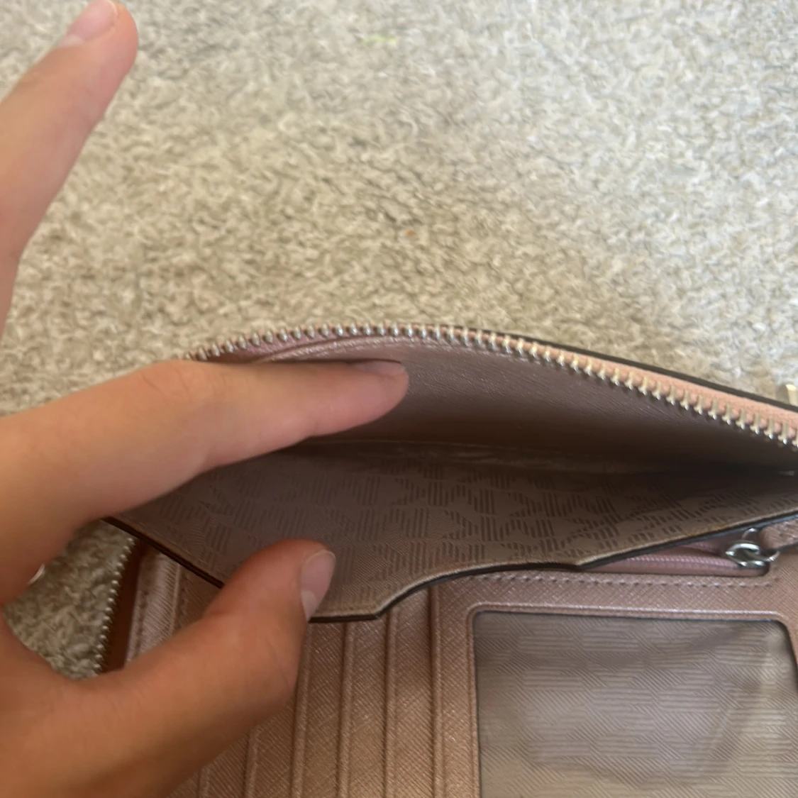 Beige plånbok från Michael Kors - 2