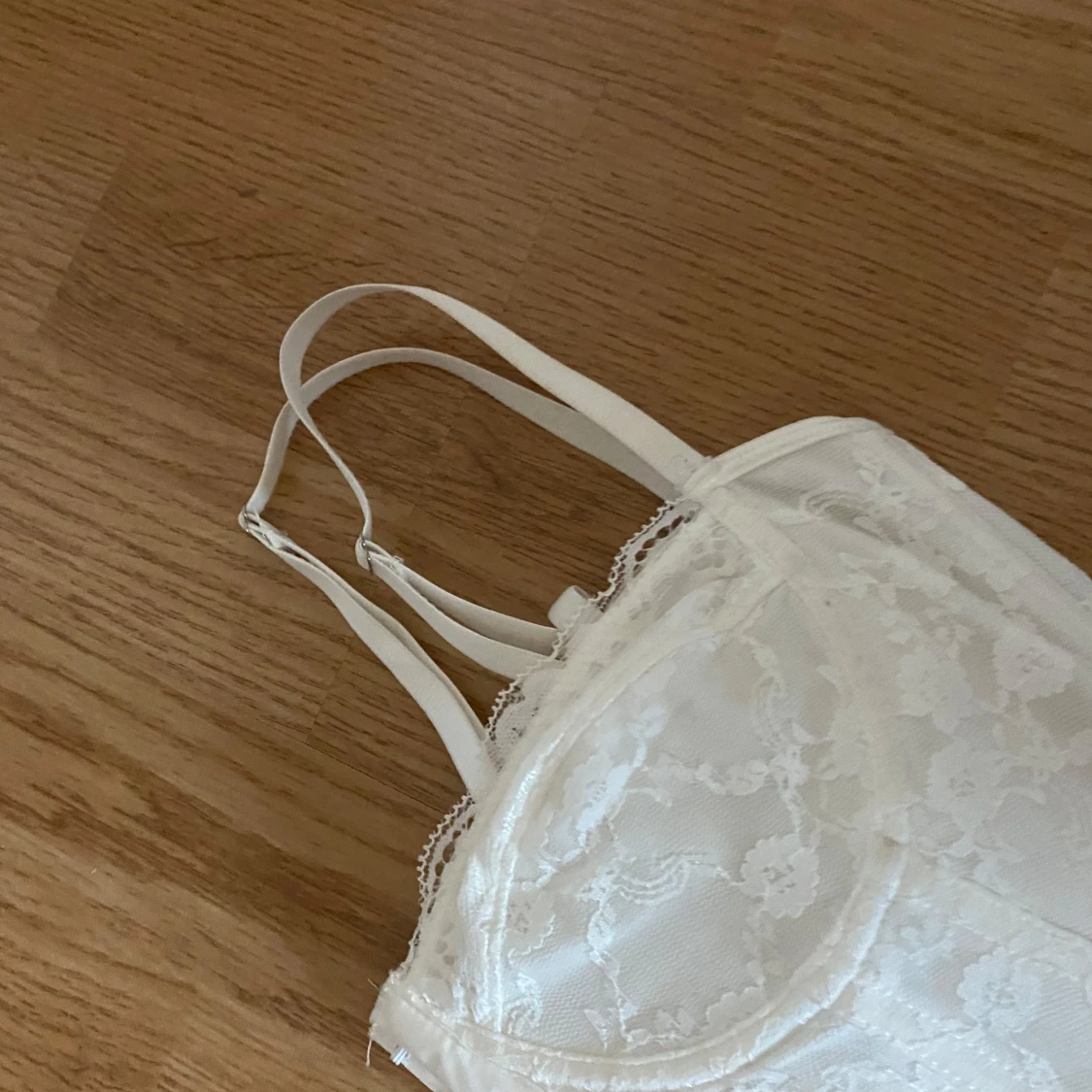 Vit spetskorsett - 2