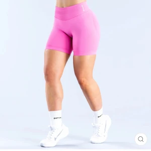 Impact gymshorts från dfyne - Impact gymshorts från dfyne i färgen blossom, knappt använda 🩷🩷🩷