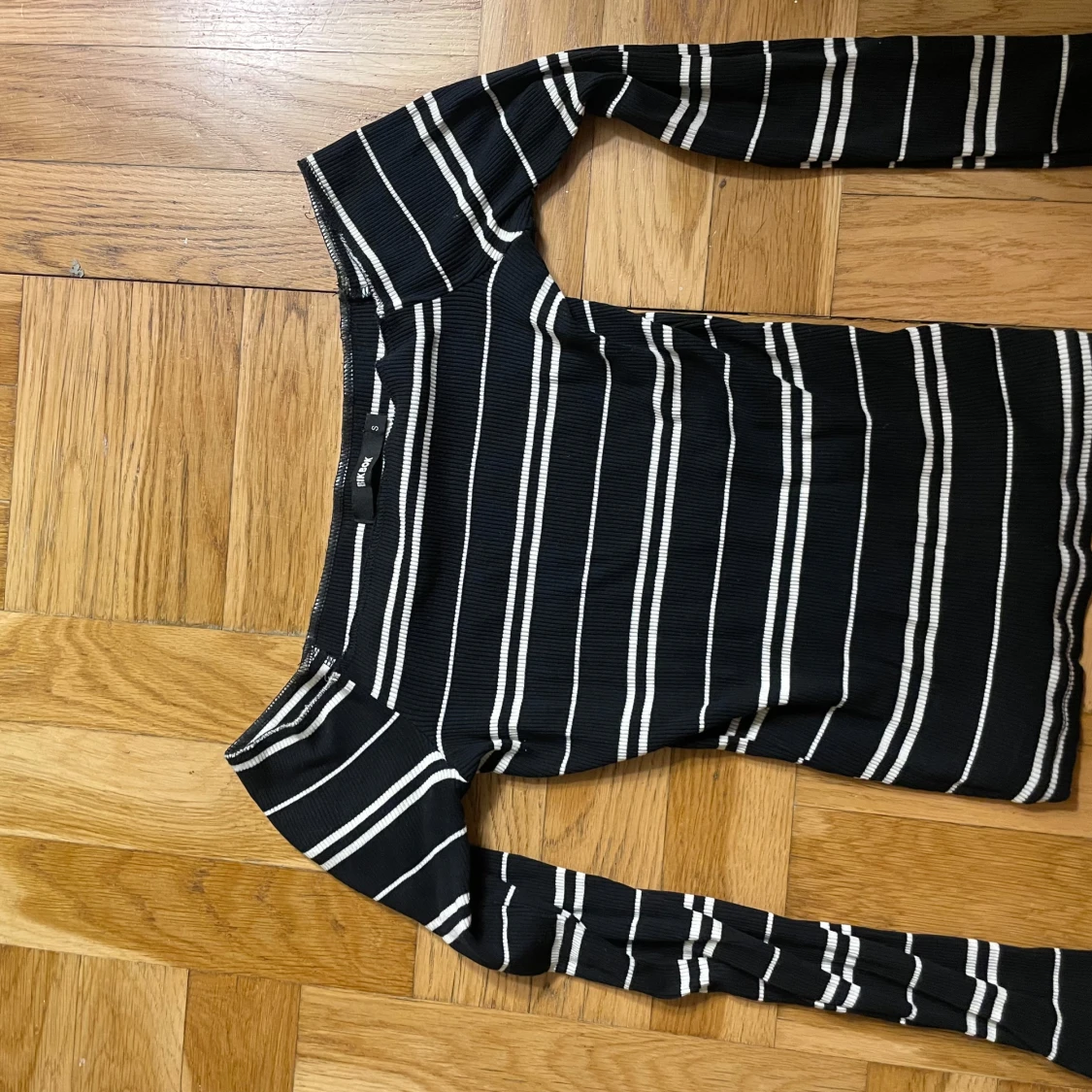 Randig offshoulder topp från Bik Bok - 1