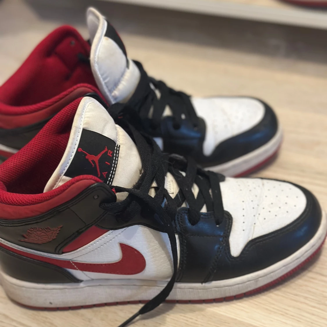 Nike Air Jordan 1 svart/vit/röd