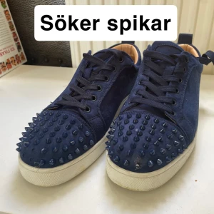 Letar efter loubiton spikar som jag kan köpa - Det är min kompis skor och tyvärr var det en kille som sparkade av hans spikar och han hittade inte dom så därför letar jag efter någon som är villig att sälja sina extra spikar. dom är storlek 43.