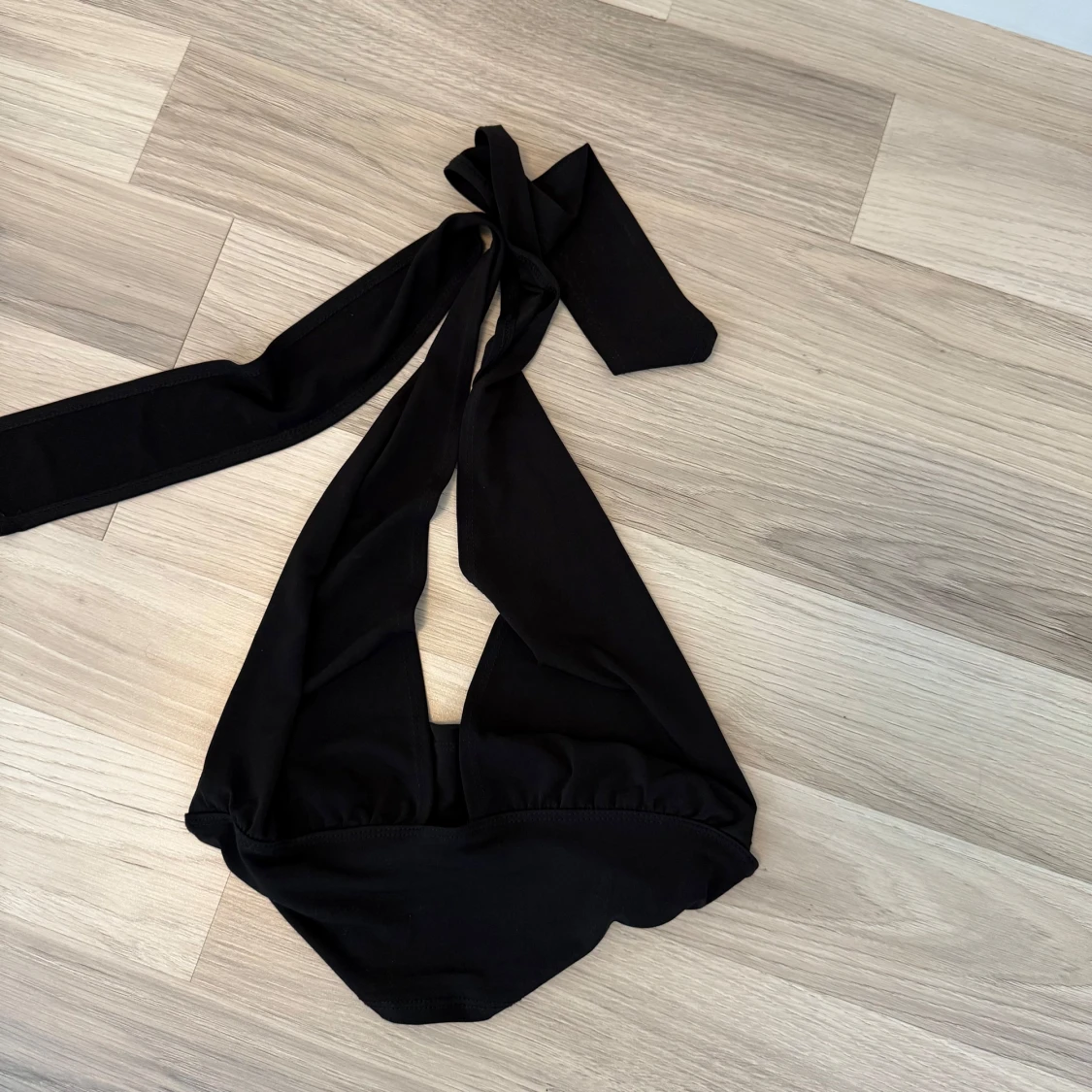 Svart halterneck croppad topp - 1