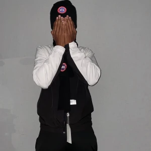 Canada goose Mössa&halsduk set - . Mössa&halsduk ingår. Helt ny. Fin replika med grym kvalitet. One size. Pris: 650kr. Först till kvarn. Skickas direkt inom 24h