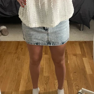 Lågmidjade kort jeanskjol - Helt ny💕