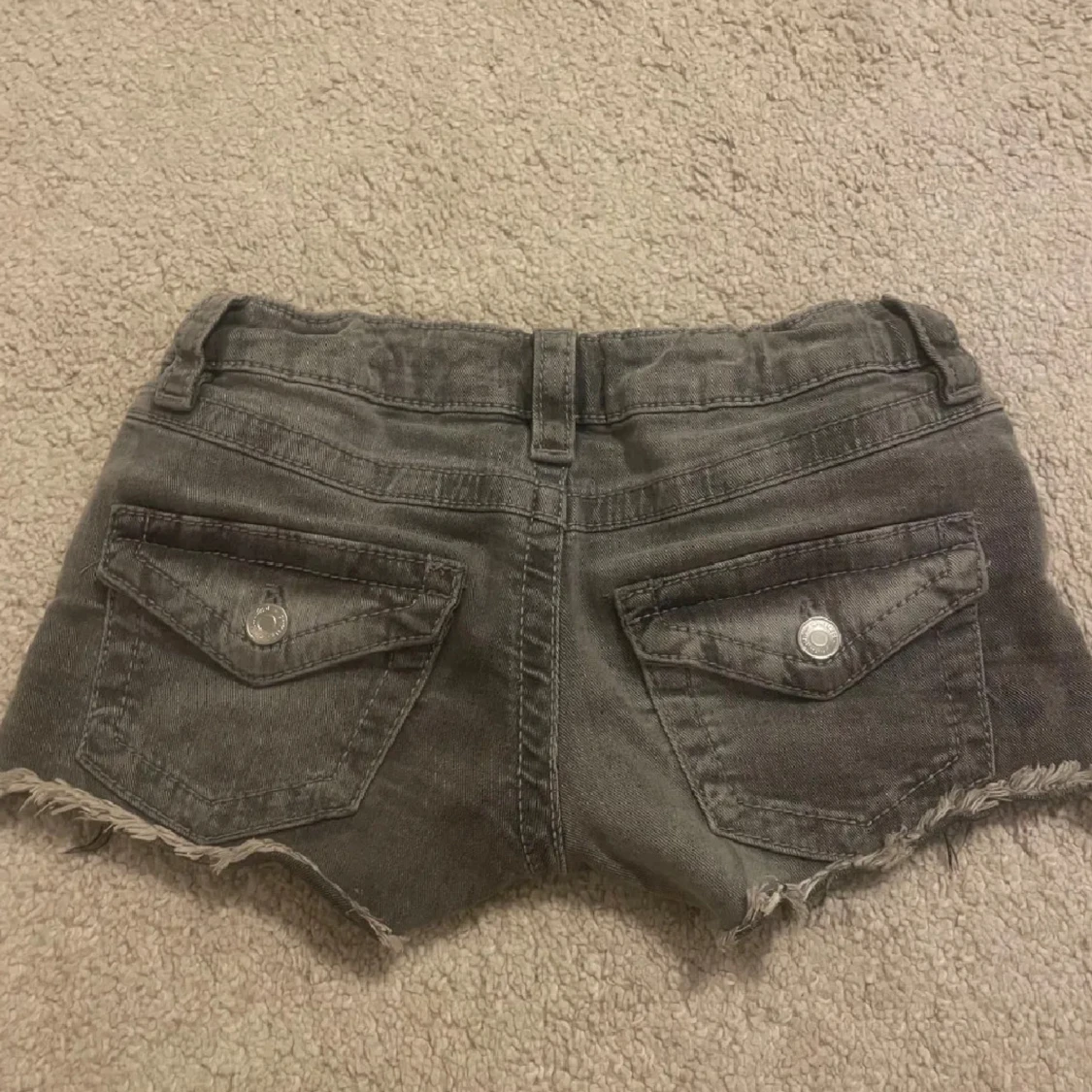 Grå jeansshorts från gina young - 1