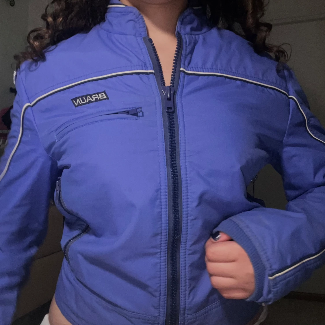 Blå vindjacka från Braun med vita detaljer - 2