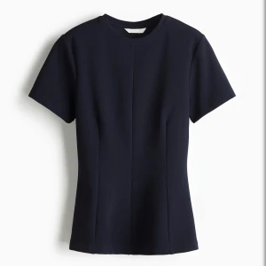 Figursydd topp  - Marinblå figursydd topp💙aldrig använd 