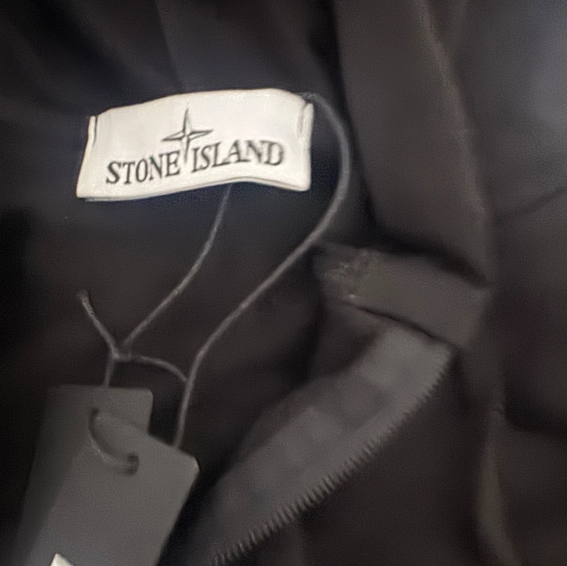 Svart hoodiejacka från Stone Island - 3