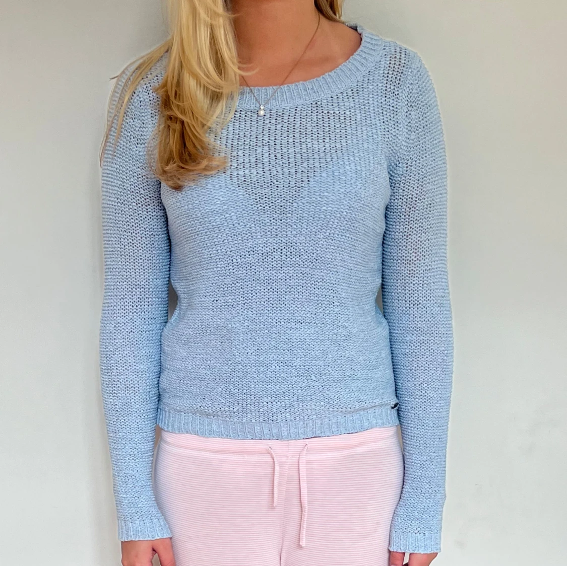Ljusblå stickad tröja
