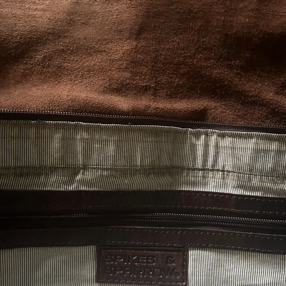 Brun axelväska från Spikes & Sparrow - 3