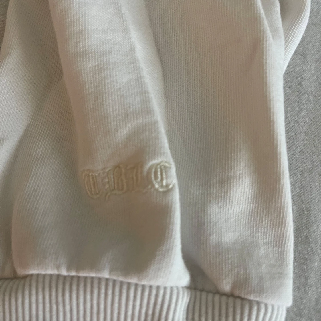 Vit hoodie från The Black Label Collection - 2